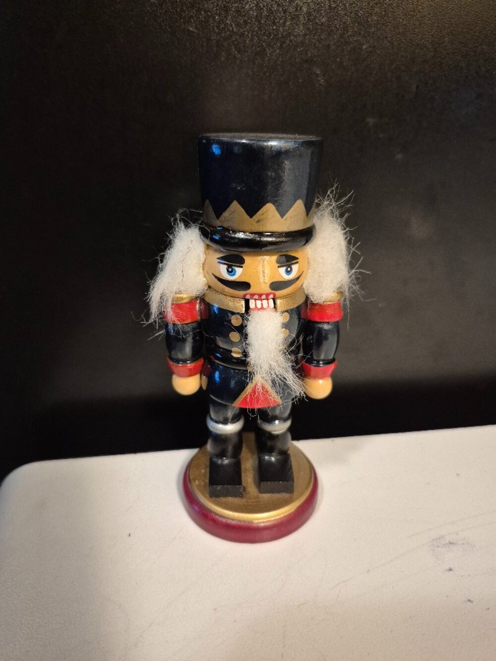 VINTAGE 4.5" DECORATIVE WOODEN NUTCRACKER SOLDER FIGURINE